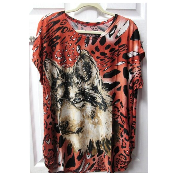 Women's Red Short Sleeve Stretchy Graphic Shirt With Sparkle Wolf Print NEW - Picture 1 of 2
